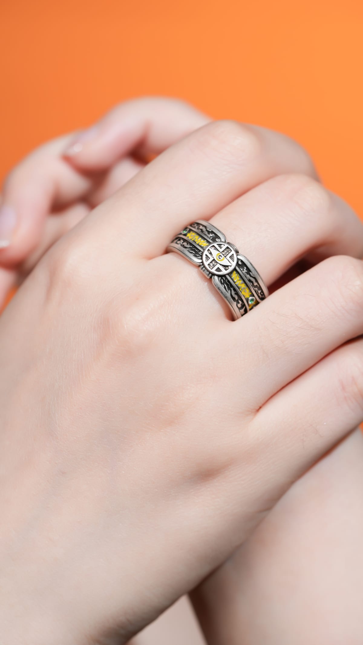 Mihawk Ring band and texture detail